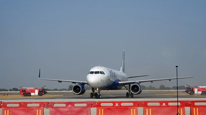 Індія закрила вже понад 30 аеропортів через бойові дії з Пакистаном