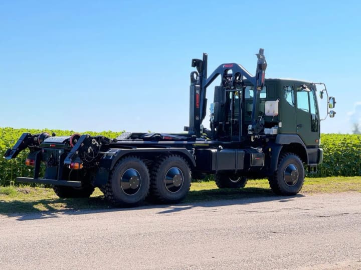 12 образцов автотехники допущено к эксплуатации, более 60% украинского производства - Минобороны