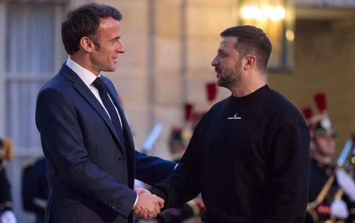 Зеленский и Макрон общаются напрямую через WhatsApp и Signal – The New York Times