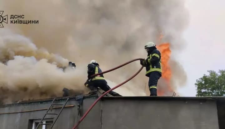 На Київщині внаслідок ранкової атаки пошкоджено пʼять будинків, є один постраждалий - ОВА