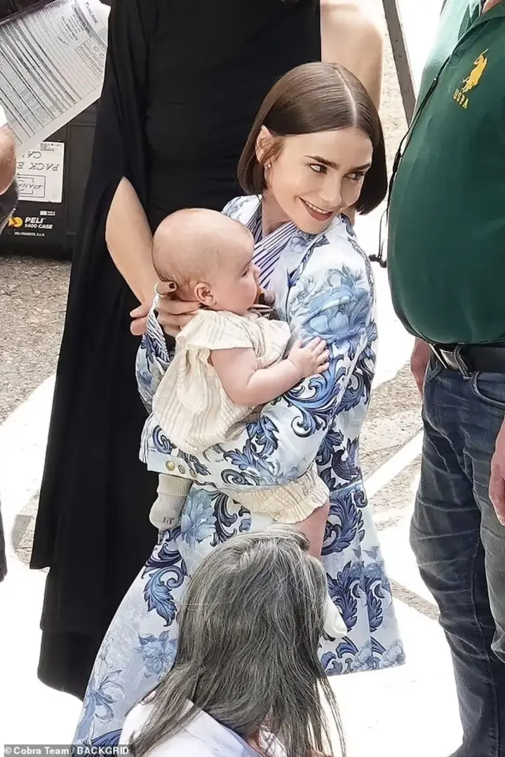 Лілі Коллінз повернулася до зйомок "Емілі в Парижі" з новонародженою донькою