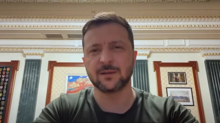 "Мамуль, не переживай, я поел": Зеленский трогательно поздравил маму с Днем матери