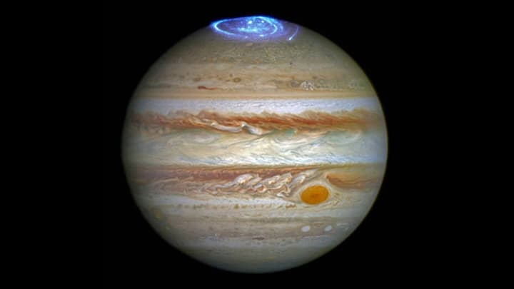 Вчені показали приголомшливе відео полярного сяйва на Юпітері