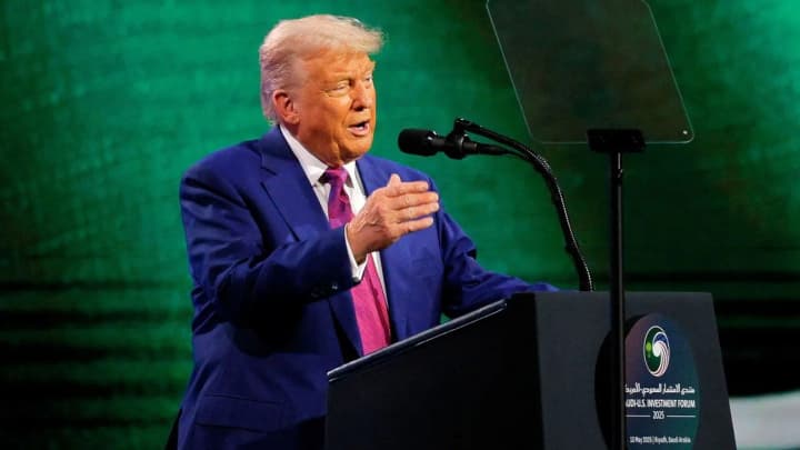 Трамп анонсировал полную отмену санкций США против Сирии
