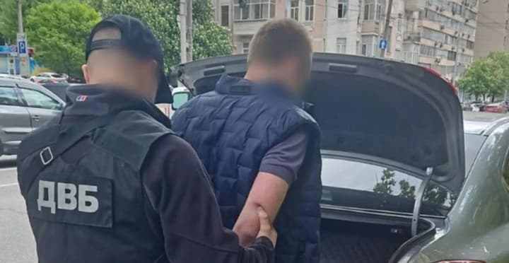 Переправляв ухилянтів до Молдови за 16 000 доларів США: у Києві затримали чоловіка