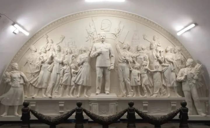 In the Moscow metro, a Stalin bas-relief was recreated as a "gift for the 90th anniversary"