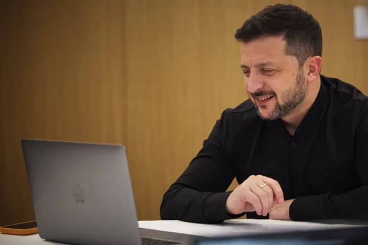 "Нужно работать вместе ради мира": Зеленский поблагодарил за поддержку президента FIFA