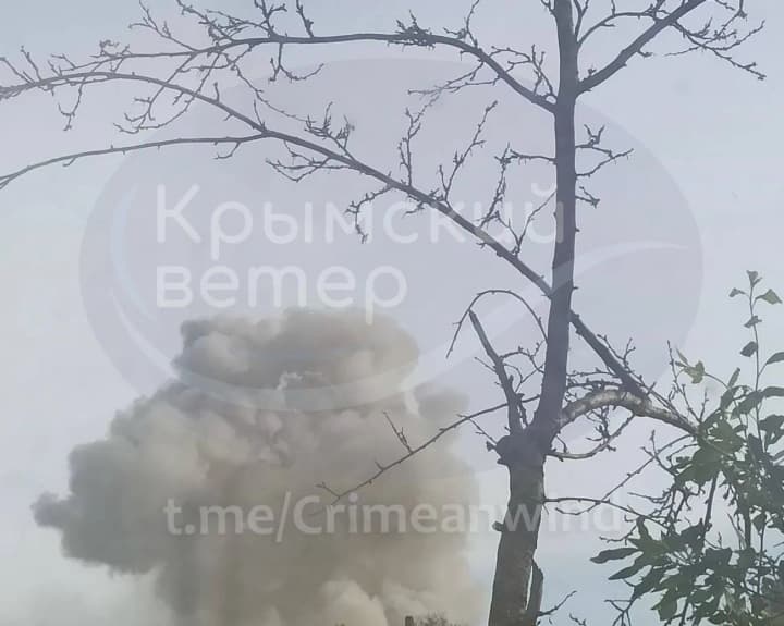 В Крыму прогремела серия взрывов после сообщений о дронах: горит склад боеприпасов оккупантов