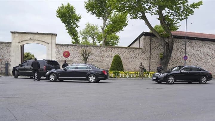 Ukrainian delegation will seek to discuss a meeting between Zelenskyy and Putin at the negotiations - media