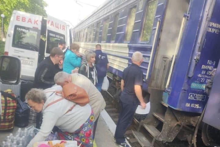 285 children evacuated from Oleksiievo-Druzhkivka in Donetsk region - OVA