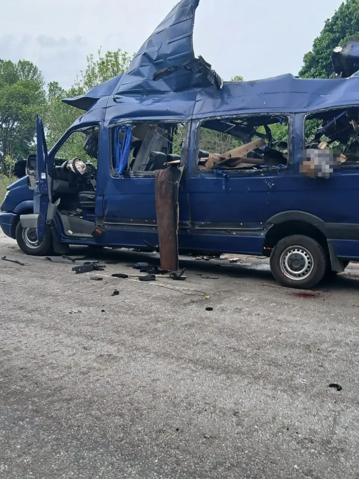 Серед жертв ціла сім'я: Зеленський відреагував на атаку рф на автобус