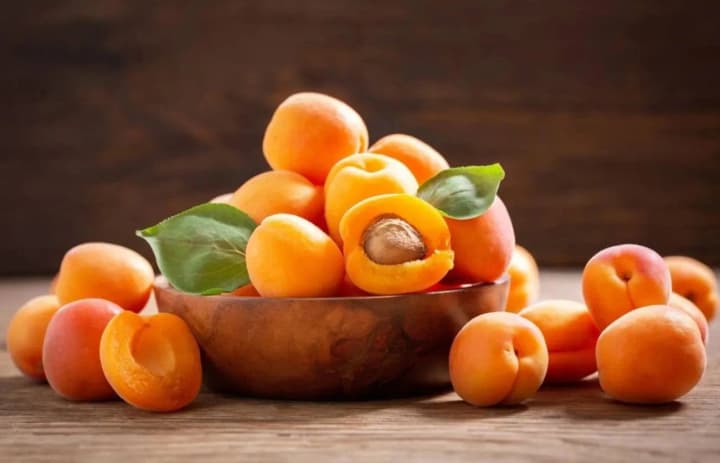 В Херсонской области большинство садов заморожено: в аграрном комитете рассказали, сможем ли мы насладиться ранними абрикосами