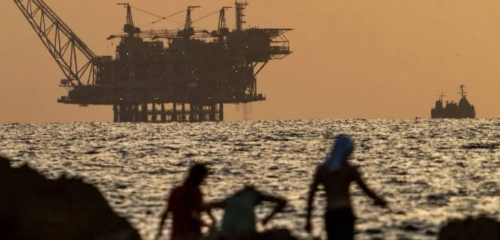 Ціни на нафту впали через рівень попиту і переговори між рф, Україною та США з Іраном