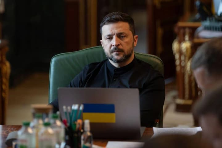 "Болезненно для россии - полезно для мира": Зеленский в разговоре с фон дер Ляйен назвал приоритеты 18-го пакета санкций против рф