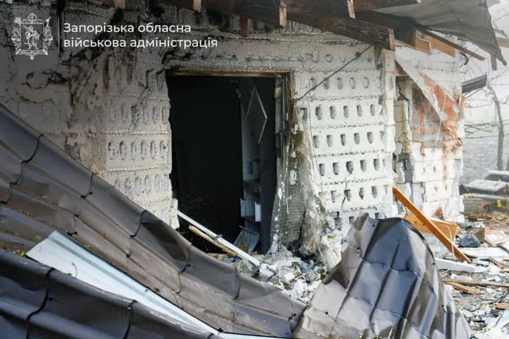 Пошкоджені квартири, приватні будинки та господарські споруди: за добу окупанти завдали 450 ударів по Запорізькій області