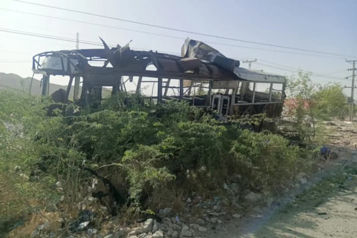 У Пакистані смертник підірвав шкільний автобус: 5 жертв, серед них діти