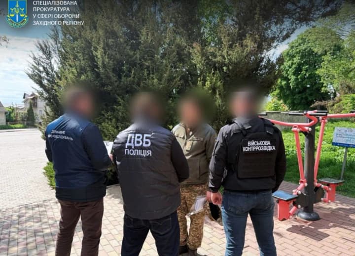 25 тисяч доларів за непридатність до військової служби: на Тернопільщині затримали солдата за схему ухилення від призову