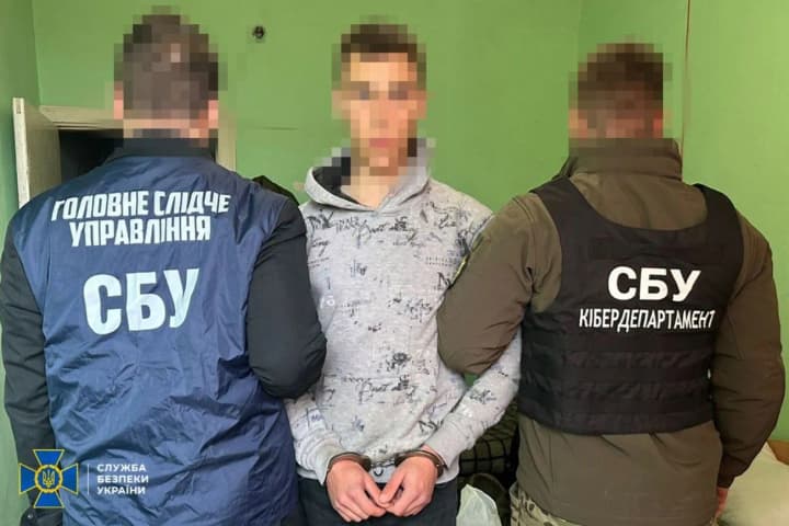 Збирався скоригувати ракетний удар на військовий інститут: СБУ викрила "крота" фсб