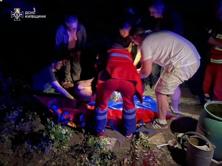 На Київщині через атаку ворожих дронів двоє людей отримали поранення: фото