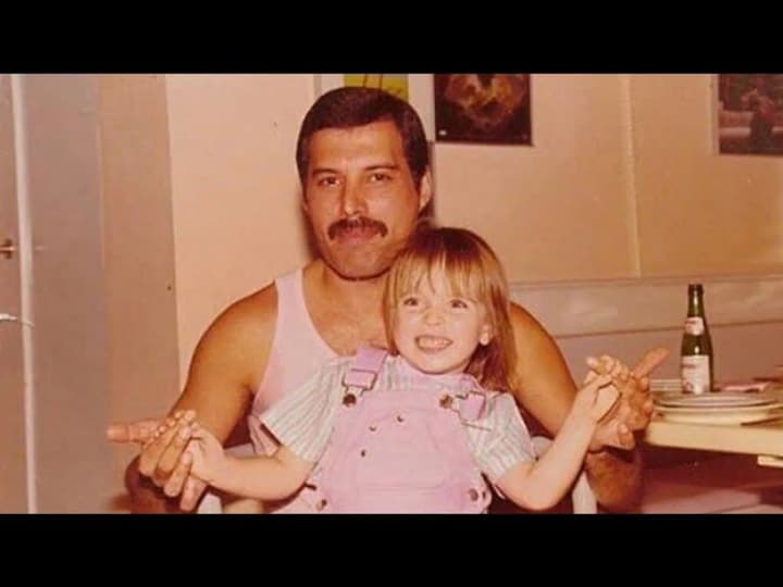 Фредди Меркьюри имел внебрачную дочь: подробности из новой биографии