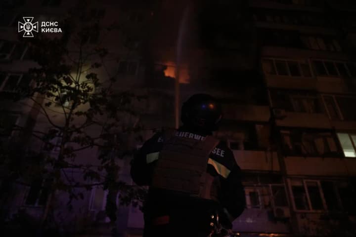 "Причина затягування війни в москві": Зеленський відреагував на нічну атаку рф і закликав до санкцій