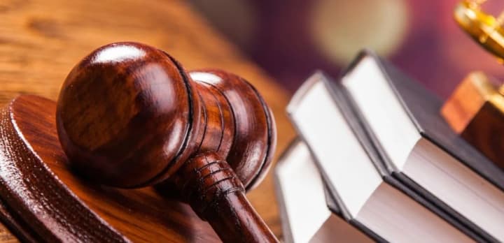 В домах сотрудников ВАКС обнаружили оборудование для прослушивания