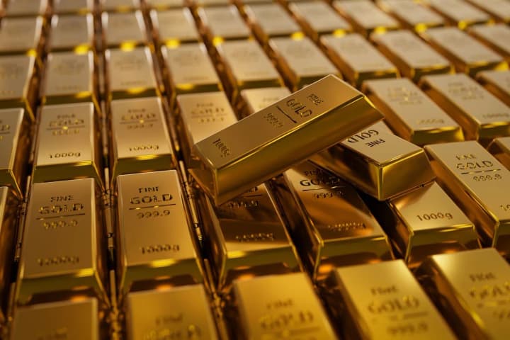 Gold fell in price after Trump's postponement of duties on goods from the EU - Reuters