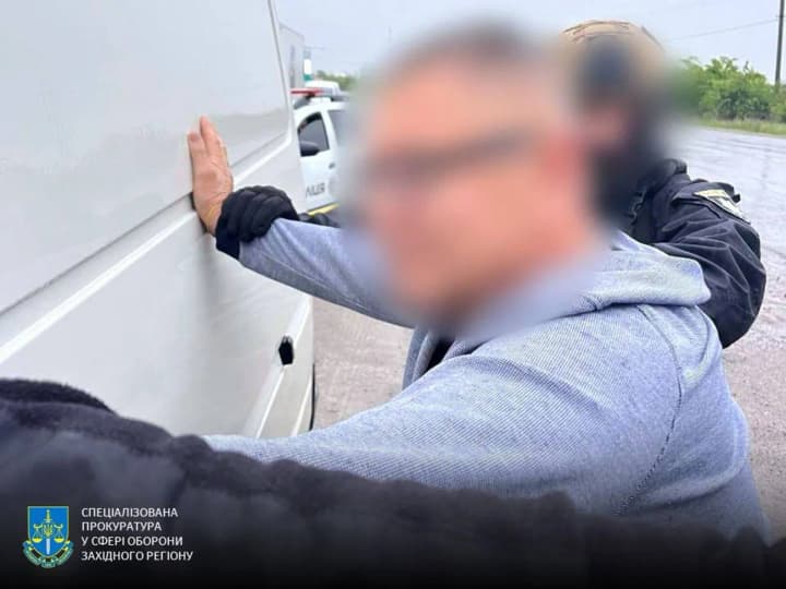 На Тернопільщині викрили групу злочинців, яка влаштовувала чоловікам втечі з військових частин і трансфери за кордон