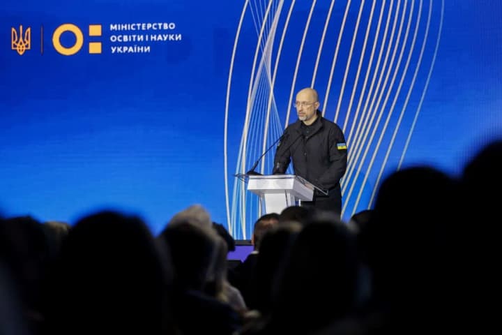Образование будущего: Шмыгаль рассказал, сколько Украина инвестировала в знания, безопасность и развитие детей