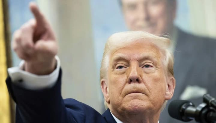 Не тільки "абсолютно божевільний", але й "грає з вогнем": нові заяви Трампа у бік путіна