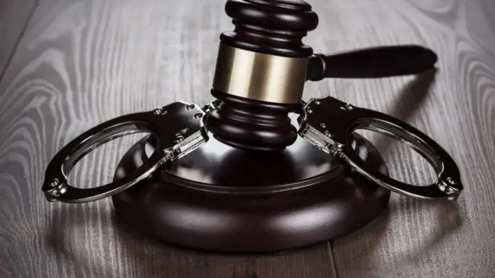 Суд виніс вирок російському військовому, який викрадав у мешканців Київщини авто і вивозив їх до білорусі