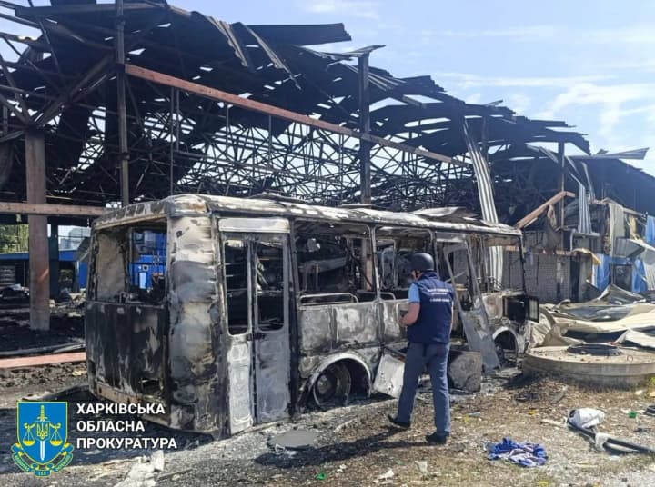 Передмістя Харкова зазнало вночі масованої атаки рф: прокуратура показала наслідки