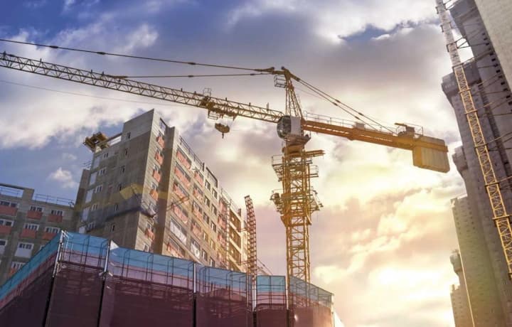 How many houses are being built in the third year of the war in Ukraine