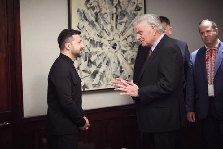 Zelenskyy met with American pastor Graham. They discussed expanding humanitarian initiatives