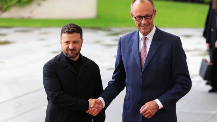 Обмін полоненими та жорсткі санкції: Зеленський обговорив із Мерцом подальші кроки щодо росії