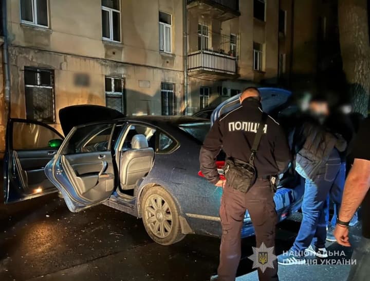 В Одесі водій вистрілив з травмата у груди пішоходу через ситуацію на дорозі - поліція