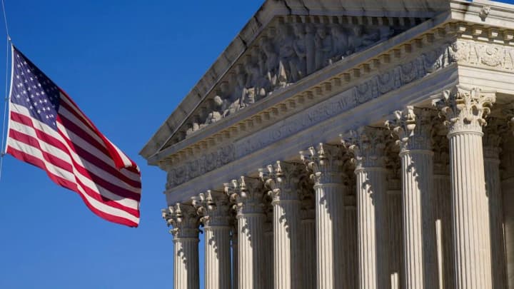 Суд США заблокував Трампу припинення програми прийому мігрантів з України