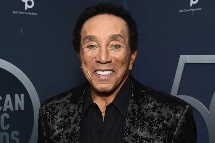 Smokey Robinson files $500 million defamation lawsuit after rape accusation