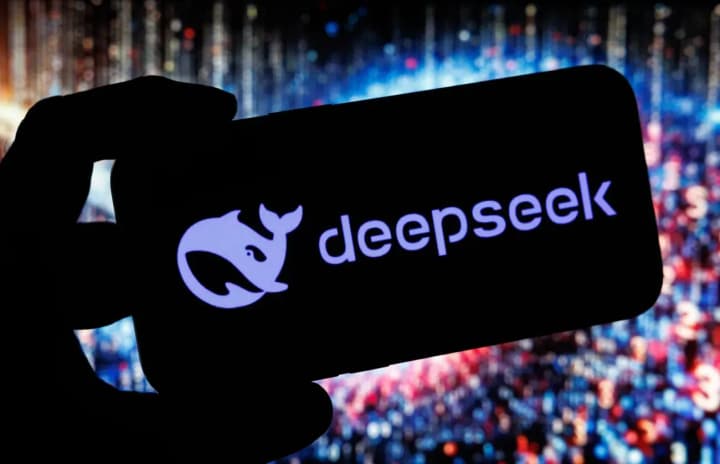 DeepSeek выпустила обновленную ИИ-модель R1, бросая вызов OpenAI