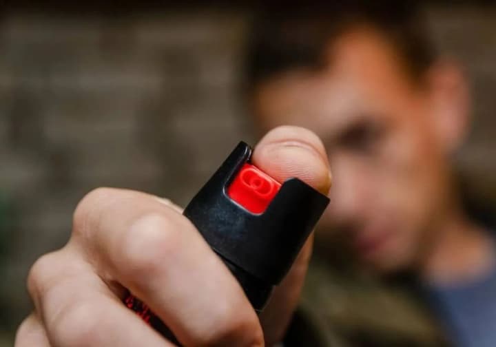 "Met" with gas in the face: in the Kyiv region, a man attacked a military serviceman of the Territorial Center for Recruitment and Social Support (TCC) during a document check