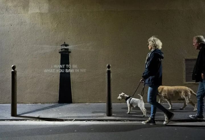 The location of Banksy's new graffiti has been revealed: a lighthouse with a shadow was spotted on the walls of Marseille