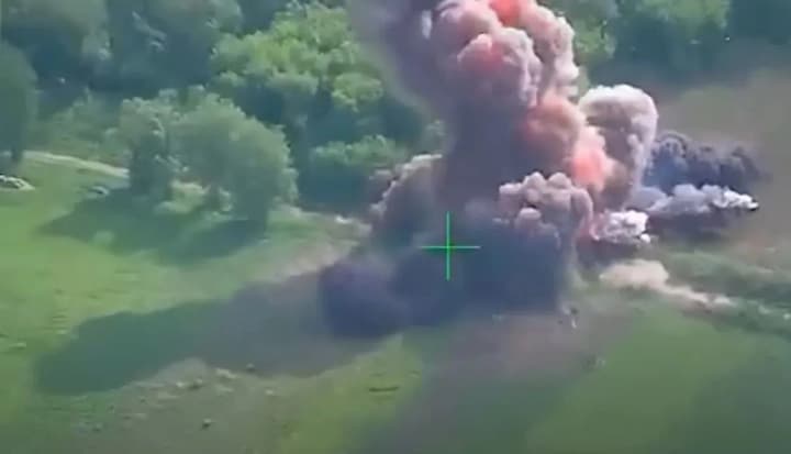 Боец "Птахів Мадяра" одним дроном уничтожил российскую установку "Град" с БК на 40 ракет: впечатляющее видео