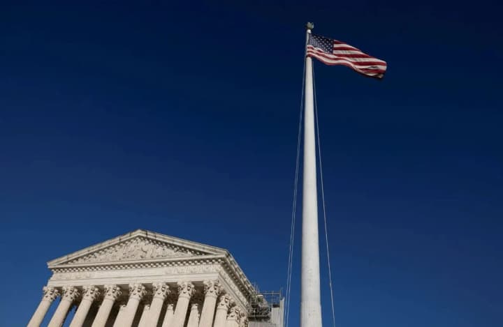 Верховний суд дозволив Трампу скасувати захист для понад 530 000 мігрантів