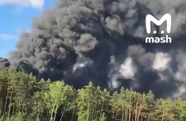 A rubber footwear factory is on fire near Moscow: plumes of smoke are visible in various districts of the Russian capital