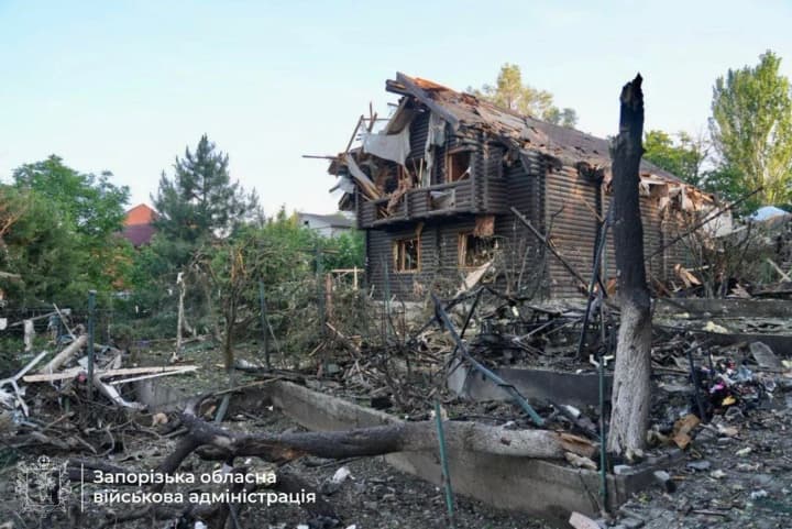 Запоріжжя масовано атакували "Шахеди": є постраждала (відео наслідків)