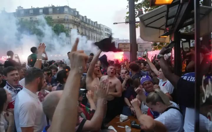Сутички під час святкування перемоги ПСЖ у Франції: двоє загиблих, 500 заарештованих