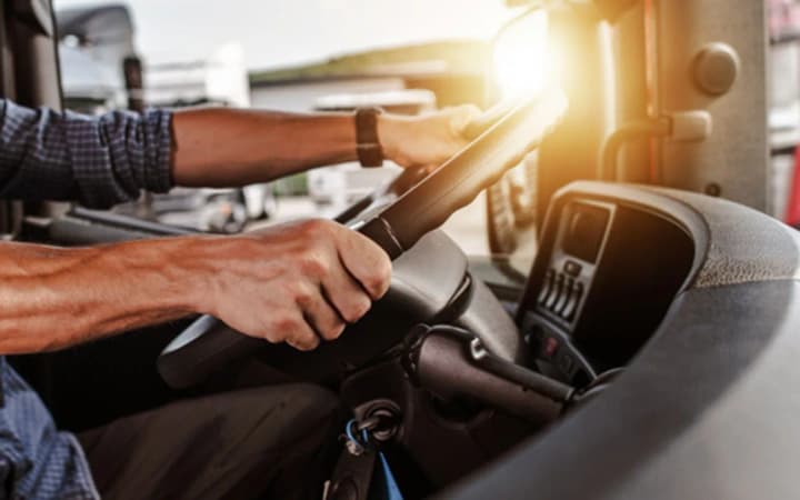 В Україні хочуть штрафувати водіїв, які відмовляють безкоштовно перевозити пільговиків 