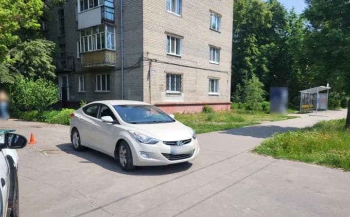 В Кременчуге под колесами автомобиля травмировалась пенсионерка: полиция выясняет обстоятельства ДТП