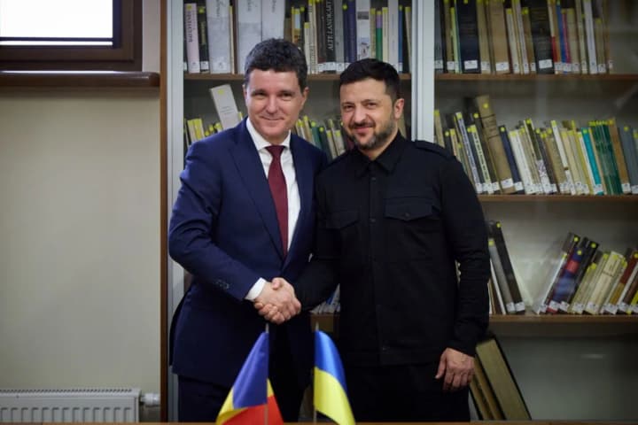 Президент Румынии провел первую встречу с Зеленским: пообещал быть на саммите Украина – Юго-Восточная Европа