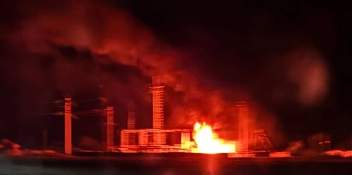 В оккупированном Мелитополе атакована электроподстанция: часть региона без света, частичный блэкаут и на ВОТ Херсонщины